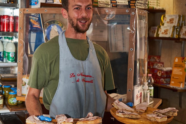 A guided food tour in Rome's Trastevere neighborhood, showcasing authentic Italian cuisine and local wines, photo 14 | wizardtrip