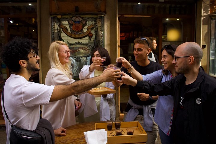 A guided food tour in Rome's Trastevere neighborhood, showcasing authentic Italian cuisine and local wines, photo 19 | wizardtrip
