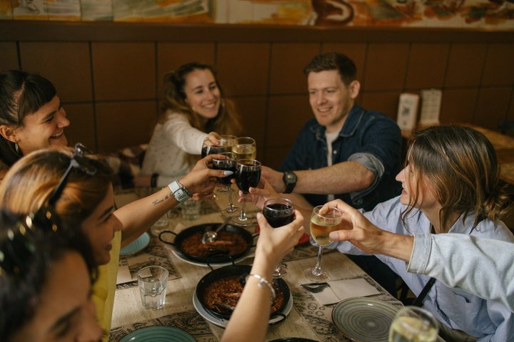 Barcelona: Guided Food Walking Tour with Tapas and Wine | wizardtrip