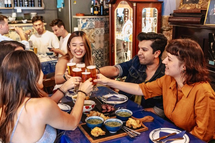 Un tour gastronomique animé de Lisbonne présentant des spécialités portugaises, du vin et des sites historiques de la ville, photo 7 | wizardtrip