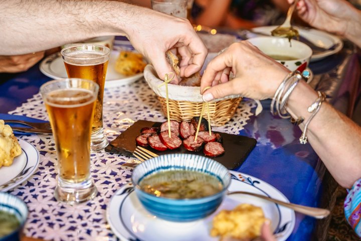Un tour gastronomique animé de Lisbonne présentant des spécialités portugaises, du vin et des sites historiques de la ville, photo 10 | wizardtrip