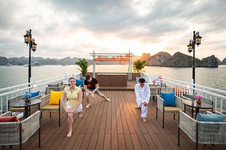 ハロン湾の景観、カヤック、船上アクティビティを含む、ベトナムのハロン湾での風光明媚な一泊クルーズ、写真47 | wizardtrip