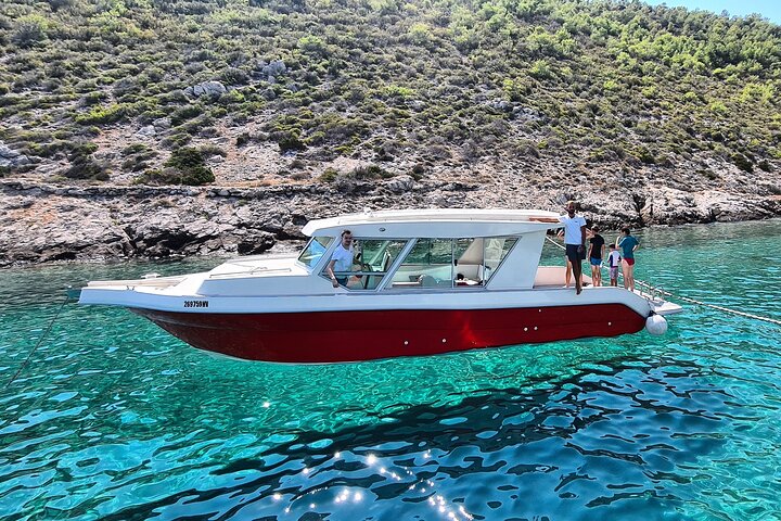 Speedboot-Tour zur Blauen Grotte und zur Insel Vis ab Hvar, Kroatien, mit atemberaubenden Meeresgrotten und Buchten, Foto 10 | wizardtrip