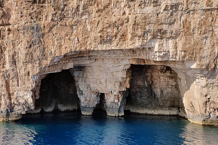Speedboot-Tour zur Blauen Grotte und zur Insel Vis ab Hvar, Kroatien, mit atemberaubenden Meeresgrotten und Buchten, Foto 14 | wizardtrip