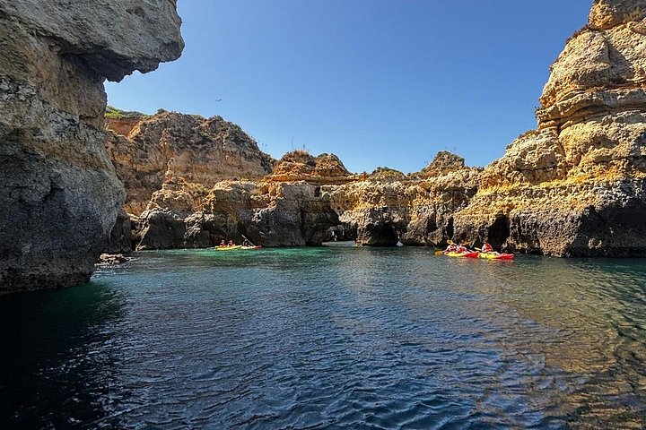 Kajakkpadling gjennom havgrottene og hulene ved Ponta da Piedade, Lagos, Portugal, foto 6 | wizardtrip