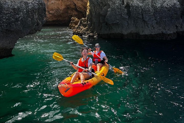 Kajakkpadling gjennom havgrottene og hulene ved Ponta da Piedade, Lagos, Portugal, foto 9 | wizardtrip