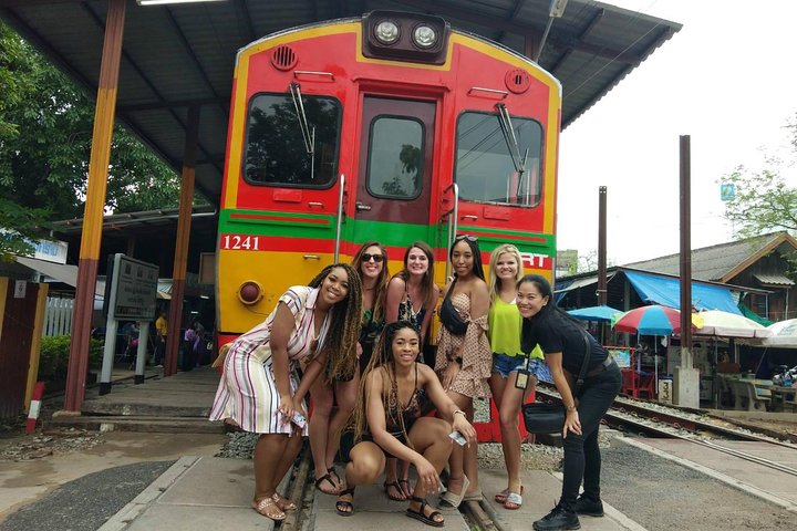 Passeio privado explorando os mercados flutuantes únicos da Tailândia, mercados ferroviários, cascatas e locais históricos, foto 7 | wizardtrip