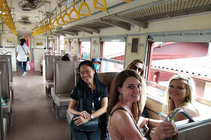 Passeio privado explorando os mercados flutuantes únicos da Tailândia, mercados ferroviários, cascatas e locais históricos, foto 17 | wizardtrip