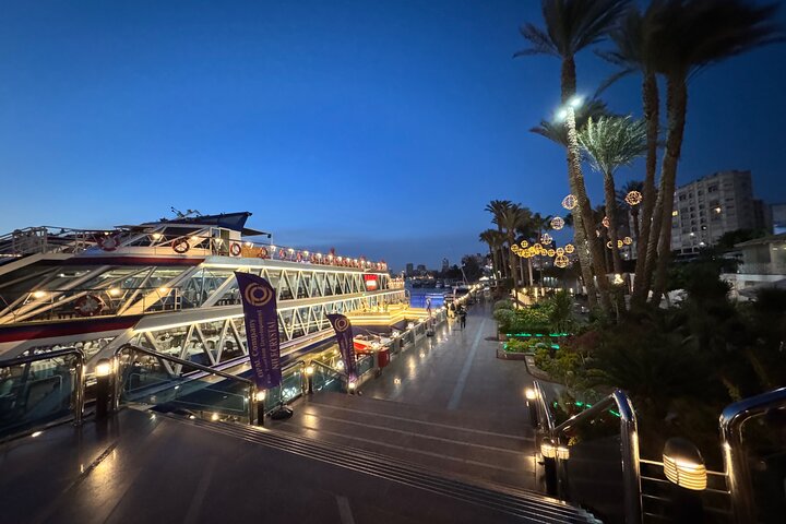 Disfruta de un cautivador crucero con cena por el río Nilo en El Cairo, con entretenimiento en vivo y impresionantes vistas de la ciudad, foto 8 | wizardtrip