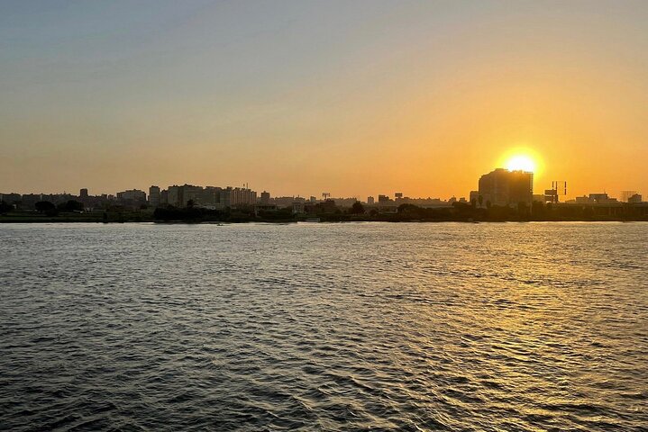 Disfruta de un cautivador crucero con cena por el río Nilo en El Cairo, con entretenimiento en vivo y impresionantes vistas de la ciudad, foto 9 | wizardtrip