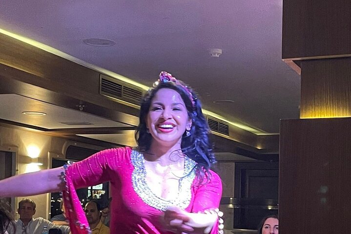 Disfruta de un cautivador crucero con cena por el río Nilo en El Cairo, con entretenimiento en vivo y impresionantes vistas de la ciudad, foto 16 | wizardtrip