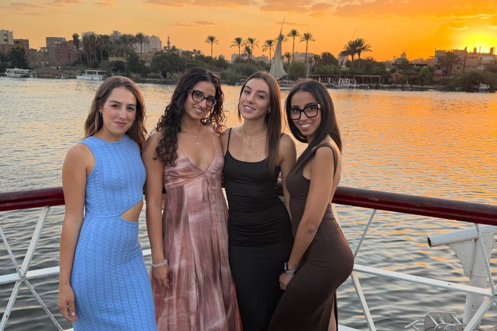 Disfruta de un cautivador crucero con cena por el río Nilo en El Cairo, con entretenimiento en vivo y impresionantes vistas de la ciudad, foto 43 | wizardtrip