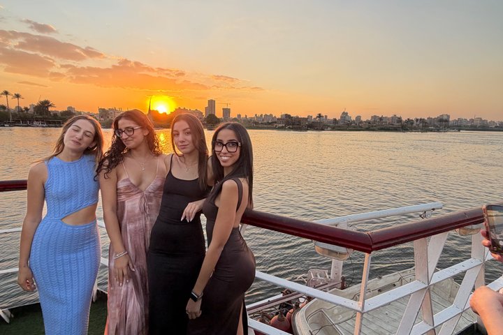 Disfruta de un cautivador crucero con cena por el río Nilo en El Cairo, con entretenimiento en vivo y impresionantes vistas de la ciudad, foto 46 | wizardtrip