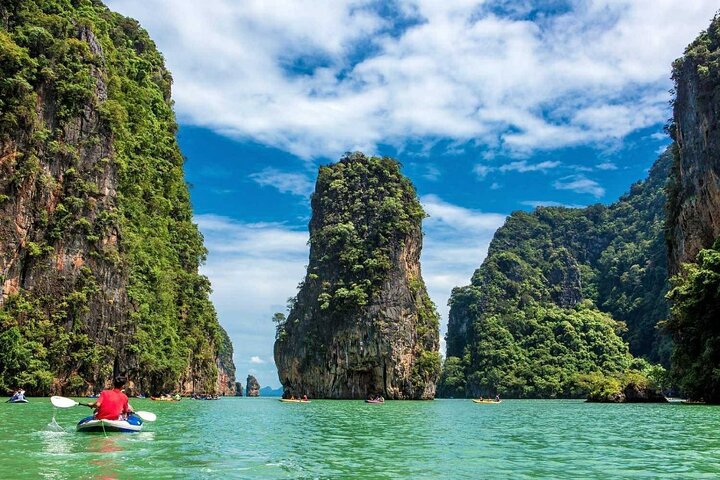 Excursion en bateau rapide vers les îles James Bond, Panyee, Hong & Naka au départ de Phuket | wizardtrip