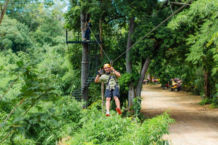 Experimenta un emocionante paseo en ATV y una aventura de tirolesa a través de la exuberante jungla y los paisajes escénicos de Phuket, foto 31 | wizardtrip