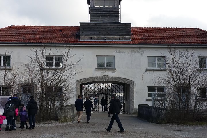En dyster guidad tur till minnesplatsen för koncentrationslägret Dachau från München, foto 8 | wizardtrip