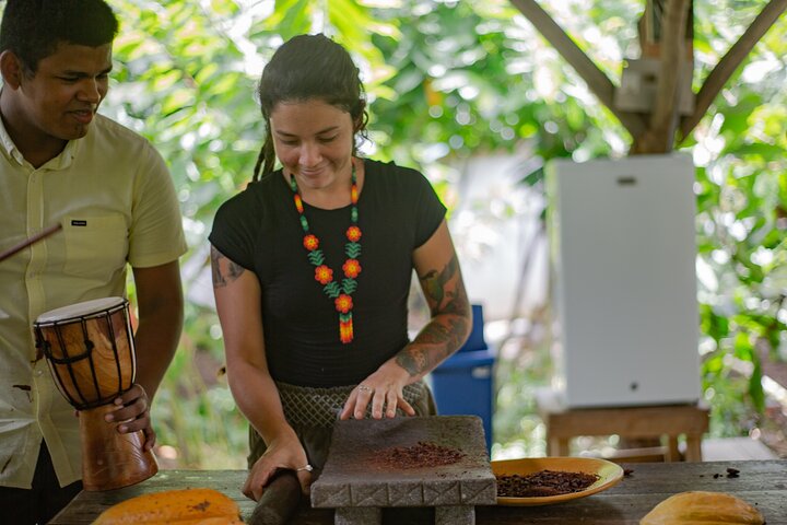 コスタリカのココア農園での実践的なチョコレート作りツアー、写真10 | wizardtrip