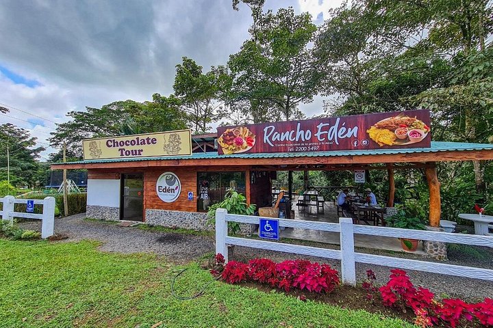コスタリカのココア農園での実践的なチョコレート作りツアー、写真15 | wizardtrip
