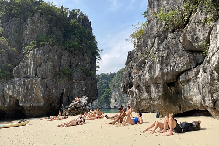 Full-day cruise tour in Lan Ha Bay from Hanoi, Vietnam, featuring kayaking and scenic views, photo 15 | wizardtrip