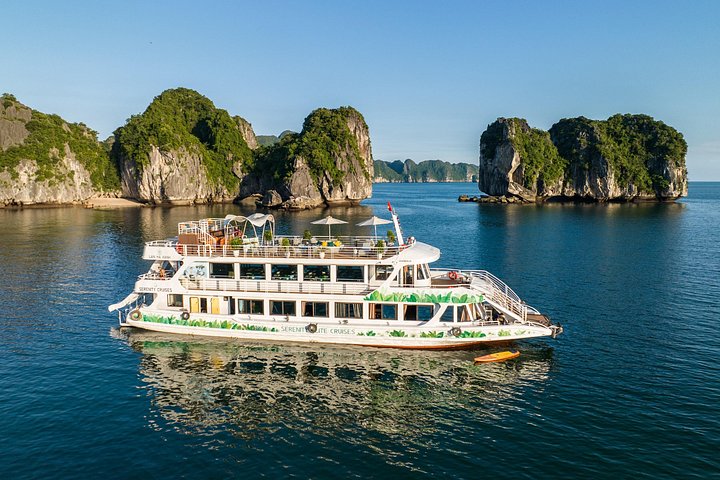 Full-day cruise tour in Lan Ha Bay from Hanoi, Vietnam, featuring kayaking and scenic views, photo 17 | wizardtrip
