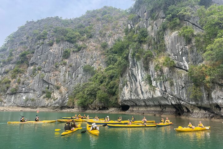 Full-day cruise tour in Lan Ha Bay from Hanoi, Vietnam, featuring kayaking and scenic views, photo 19 | wizardtrip