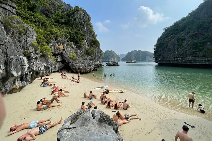 Full-day cruise tour in Lan Ha Bay from Hanoi, Vietnam, featuring kayaking and scenic views, photo 22 | wizardtrip