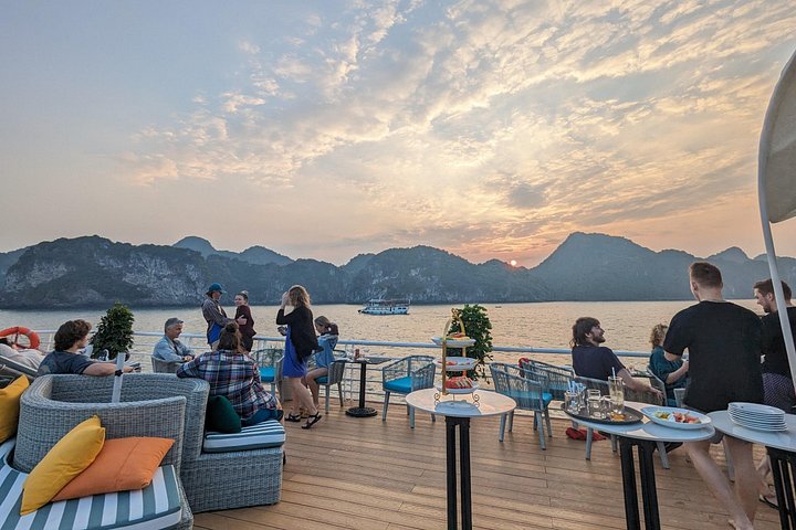 Full-day cruise tour in Lan Ha Bay from Hanoi, Vietnam, featuring kayaking and scenic views, photo 29 | wizardtrip