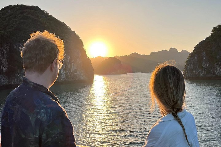Full-day cruise tour in Lan Ha Bay from Hanoi, Vietnam, featuring kayaking and scenic views, photo 31 | wizardtrip