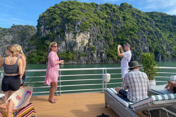 Full-day cruise tour in Lan Ha Bay from Hanoi, Vietnam, featuring kayaking and scenic views, photo 32 | wizardtrip