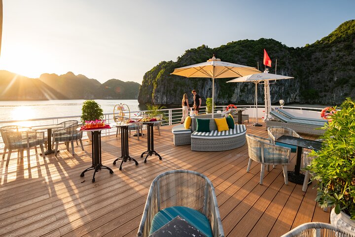 Full-day cruise tour in Lan Ha Bay from Hanoi, Vietnam, featuring kayaking and scenic views, photo 45 | wizardtrip