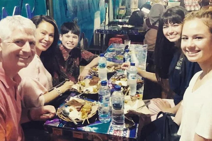 Nachttour te voet en foodtour in Yogyakarta, Indonesië, met streetfood en lokaal vervoer, foto 7 | wizardtrip