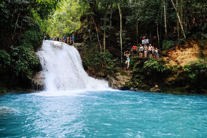 Pack Triple Action : Blue Hole, Équitation & Glissade sur Rivière | wizardtrip