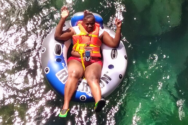 Oplev Jamaicas naturlige skønhed med spændende eventyr som det Blå Hul, ridning og river tubing, foto 7 | wizardtrip