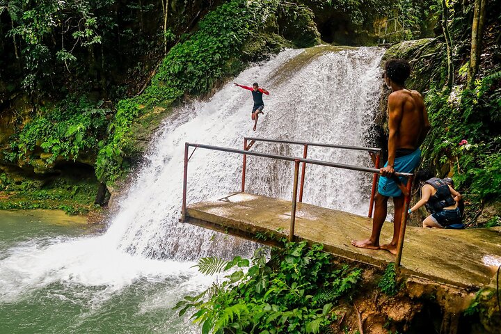 Oplev Jamaicas naturlige skønhed med spændende eventyr som det Blå Hul, ridning og river tubing, foto 9 | wizardtrip