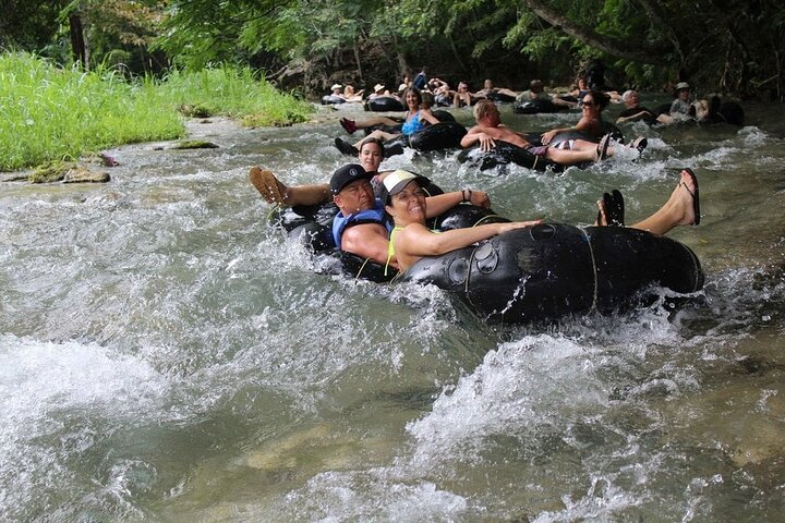 Oplev Jamaicas naturlige skønhed med spændende eventyr som det Blå Hul, ridning og river tubing, foto 11 | wizardtrip