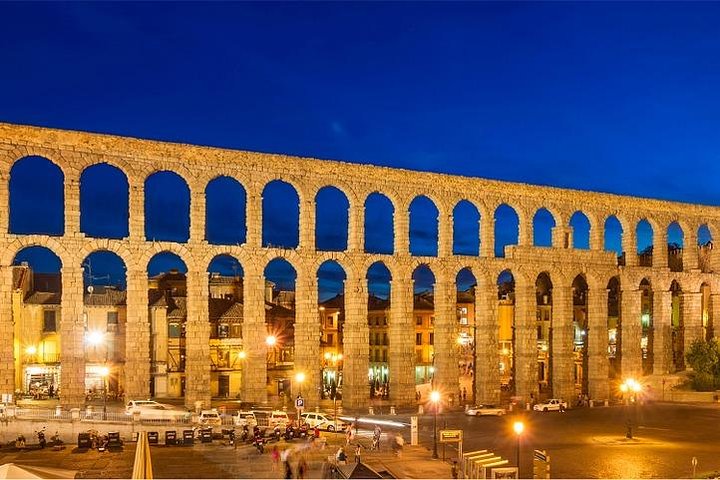 Tour de dia inteiro de Madrid às cidades históricas de Ávila e Segóvia, exibindo muralhas antigas, catedrais e castelos, foto 6 | wizardtrip