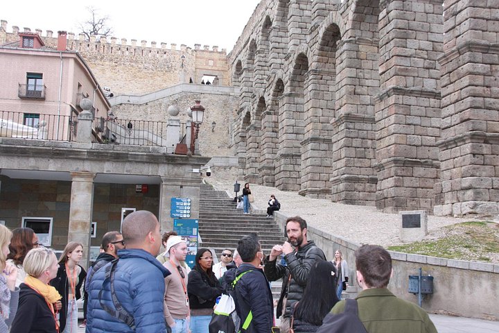 Tour de dia inteiro de Madrid às cidades históricas de Ávila e Segóvia, exibindo muralhas antigas, catedrais e castelos, foto 14 | wizardtrip