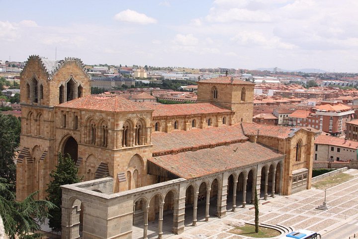 Tour de dia inteiro de Madrid às cidades históricas de Ávila e Segóvia, exibindo muralhas antigas, catedrais e castelos, foto 15 | wizardtrip