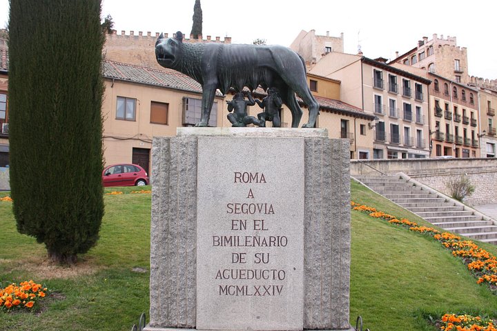 Tour de dia inteiro de Madrid às cidades históricas de Ávila e Segóvia, exibindo muralhas antigas, catedrais e castelos, foto 20 | wizardtrip