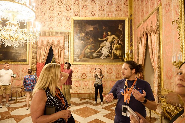 Guidet gåtur i Madrids historiske sentrum og Det Kongelige Slott, med ikoniske landemerker og hurtiggang, foto 15 | wizardtrip