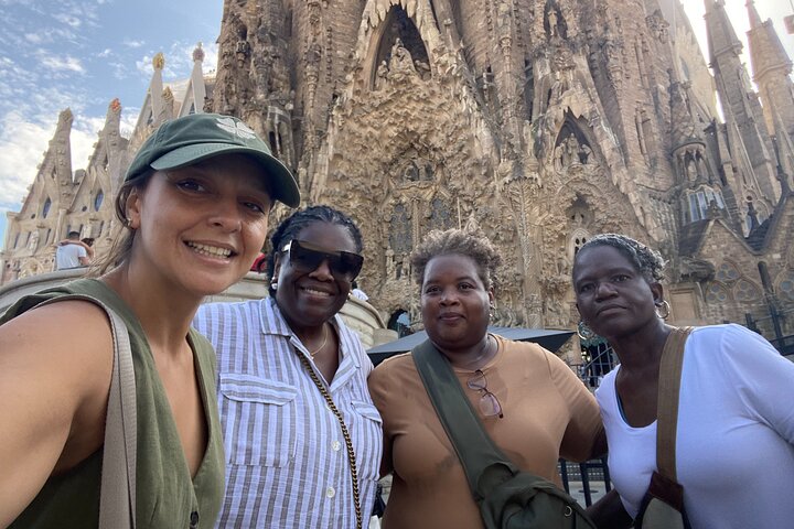 Sagrada Familia & Gaudi Tour: Private or Small Group with Tickets | wizardtrip