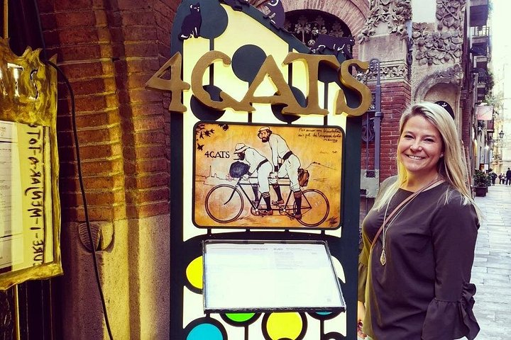 Explore Gaudí's Barcelona, including the iconic Sagrada Familia, on a guided walking tour, photo 8 | wizardtrip