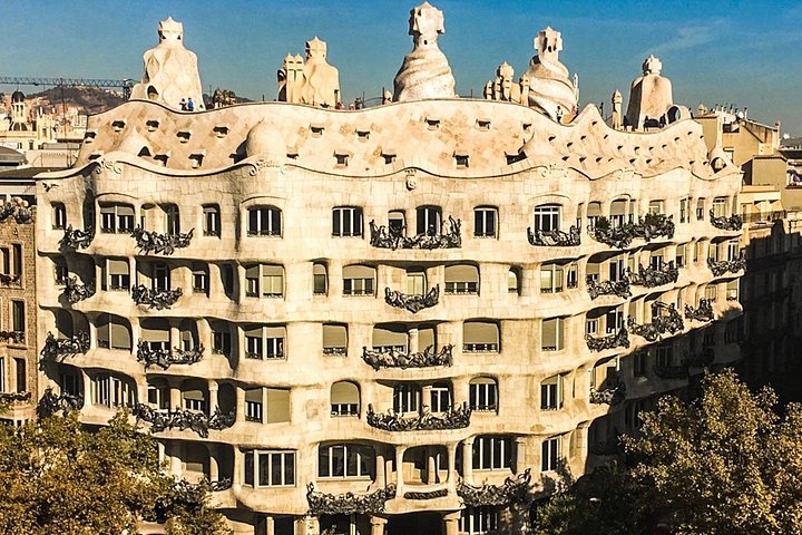Explore Gaudí's Barcelona, including the iconic Sagrada Familia, on a guided walking tour, photo 15 | wizardtrip