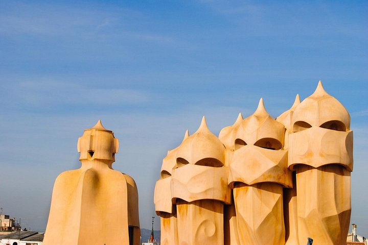 Explore Gaudí's Barcelona, including the iconic Sagrada Familia, on a guided walking tour, photo 17 | wizardtrip