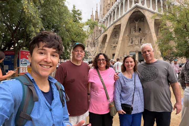 Sagrada Familia and Park Guell Private Barcelona Tour | wizardtrip