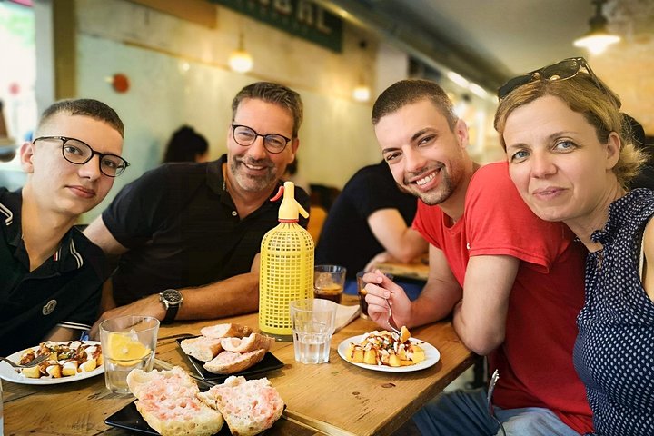 Privétour van Barcelona's iconische Sagrada Familia en Park Güell, met de architectuur van Gaudí, foto 14 | wizardtrip