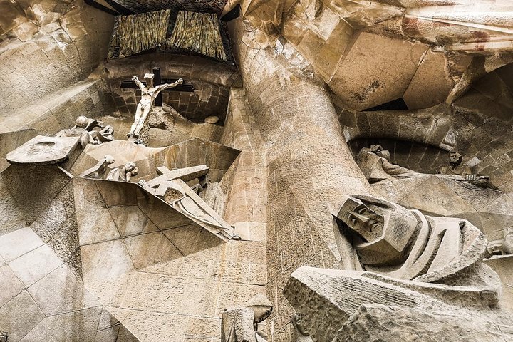 Privétour van Barcelona's iconische Sagrada Familia en Park Güell, met de architectuur van Gaudí, foto 27 | wizardtrip