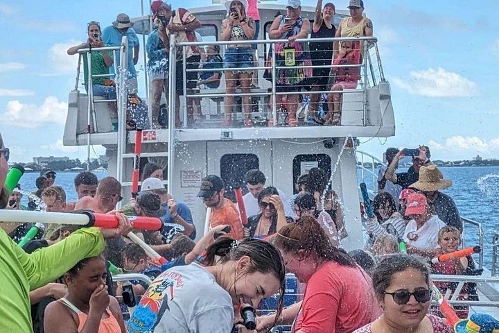 Nyt et morsomt delfinkryss og sjølivsopplevelse på en båt i Orange Beach, Alabama, foto 22 | wizardtrip