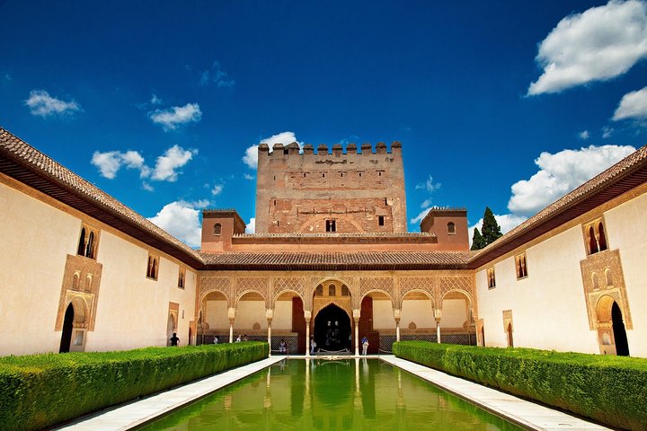 Visite en petit groupe de l'Alhambra et du Generalife avec les Palais Nasrides | wizardtrip