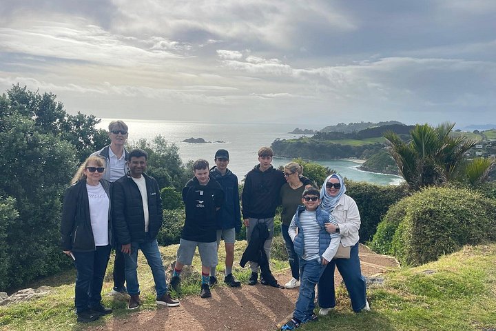 Tour de vinhos panorâmico na Ilha Waiheke, Nova Zelândia, visitando vinícolas e apreciando vistas costeiras, foto 36 | wizardtrip